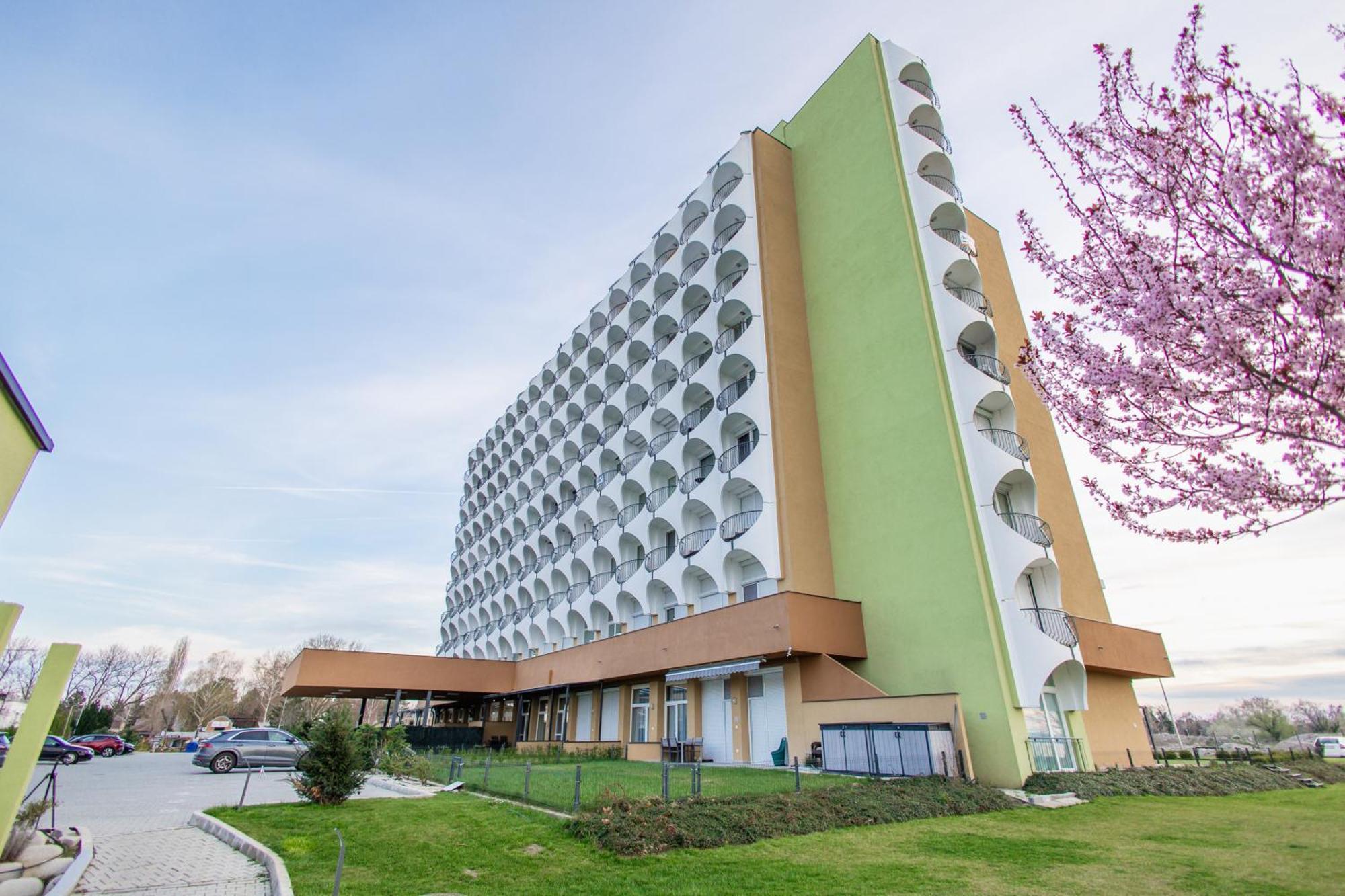 Gold Mandala Apartman Siofok By Bltn Exterior foto